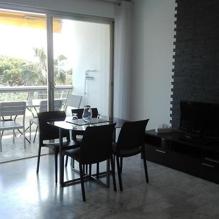 Grand Studio Climatise En Bord De Mer Avec Parking Securise 골페주앙 외부 사진