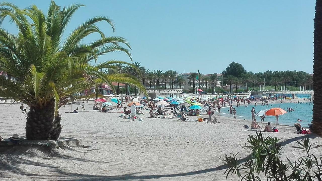 Grand Studio Climatise En Bord De Mer Avec Parking Securise 골페주앙 외부 사진