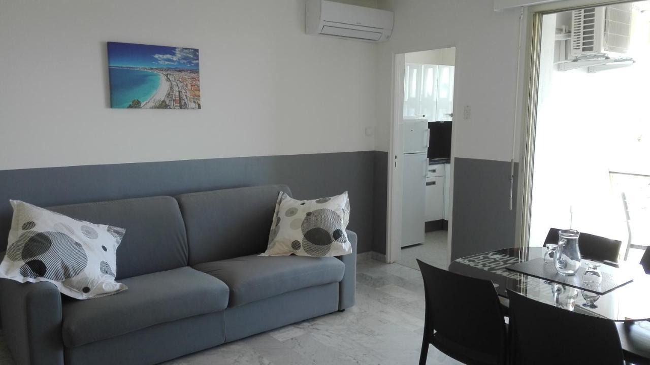 Grand Studio Climatise En Bord De Mer Avec Parking Securise 골페주앙 외부 사진